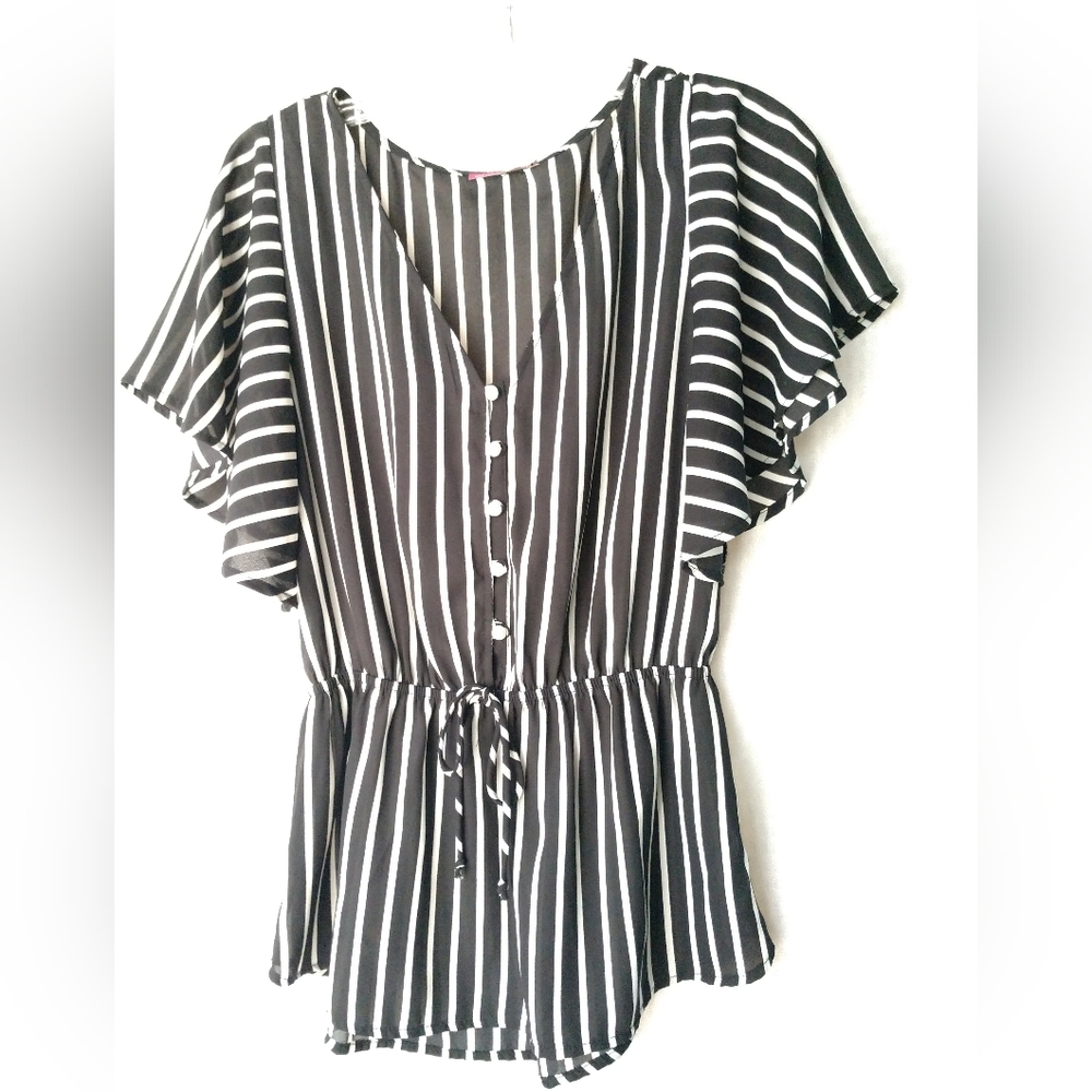 Cute Black White Stripe Blouse Top V Neck Flutter Sleeve USA Small Chest 32"